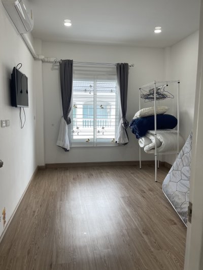 8R0613 ให้เช่าบ้านแฝดสองชั้น 3ห้องนอน 2ห้องน้ำ ราคา 28,000/เดือน โซนฉลอง