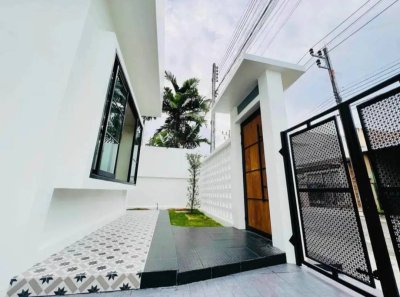 8R0614 ให้เช่าบ้านเดี่ยวชั้นเดียว 2ห้องนอน 2ห้องน้ำ ราคา 37,000/เดือน โซนฉลอง