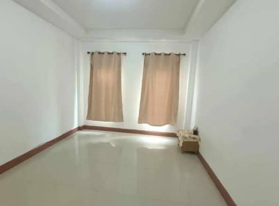 8R0618 ให้เช่าบ้านแฝดสองชั้น 3ห้องนอน 2ห้องน้ำ ราคา 23,000/เดือน โซนฉลอง