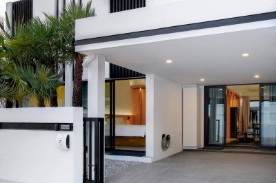 8R0627 ให้เช่าบ้านแฝดชั้นเดียว 2 ห้องนอน 2 ห้องน้ำ ราคา 50,000/เดือน โซนฉลอง