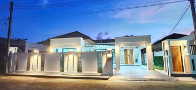 8R0639 House with Jacuzzi for rent 3 bedroom 4 bathroom 65,000/month at chalong