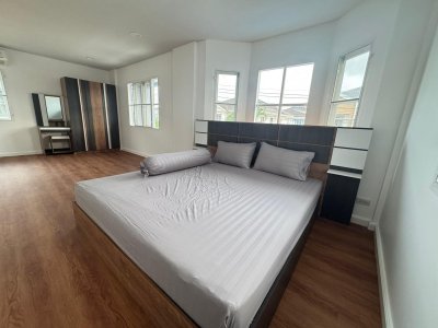 8R0653 ให้เช่าบ้านเดี่ยวสองชั้น 3 ห้องนอน 2 ห้องน้ำ ราคา 50,000/เดือน โซนฉลอง