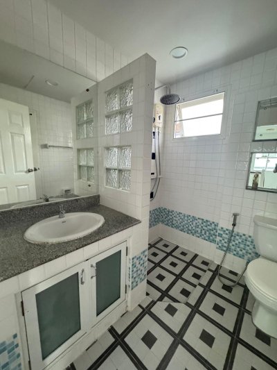 8R0653 ให้เช่าบ้านเดี่ยวสองชั้น 3 ห้องนอน 2 ห้องน้ำ ราคา 50,000/เดือน โซนฉลอง