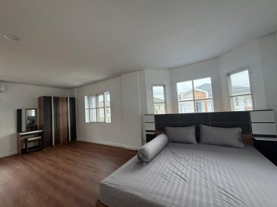 8R0653 ให้เช่าบ้านเดี่ยวสองชั้น 3 ห้องนอน 2 ห้องน้ำ ราคา 50,000/เดือน โซนฉลอง