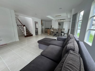 8R0653 ให้เช่าบ้านเดี่ยวสองชั้น 3 ห้องนอน 2 ห้องน้ำ ราคา 50,000/เดือน โซนฉลอง