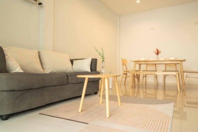 8R0663 ให้เช่าบ้านแฝดสองชั้น 2ห้องนอน 3ห้องน้ำ ราคา 32,000/เดือน โซนฉลอง