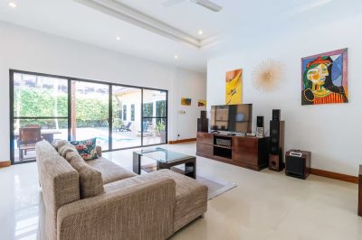 8R0675 ให้เช่า pool villa 4 ห้องนอน 4 ห้องน้ำ ราคา 120,000/เดือน โซนฉลอง