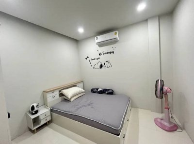 8R0703 ให้เช่าบ้านแฝดสองชั้น 2 ห้องนอน 2 ห้องน้ำ ราคา 40,000/เดือน โซนฉลอง