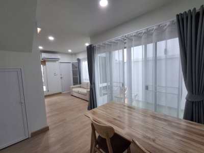 8R0710 ให้เช่าบ้านแฝดสองชั้น 3 ห้องนอน 3 ห้องน้ำ ราคา 49,000/เดือน โซนฉลอง