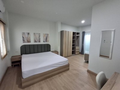 8R0710 ให้เช่าบ้านแฝดสองชั้น 3 ห้องนอน 3 ห้องน้ำ ราคา 49,000/เดือน โซนฉลอง