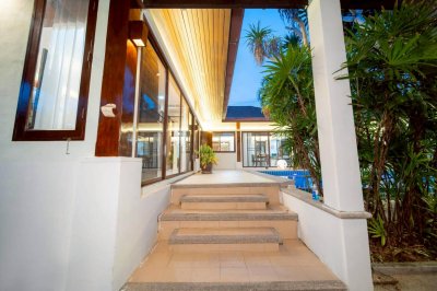 8R0730 Pool villa for rent 3 bedroom 3 bathroom 120,000/month at chalong