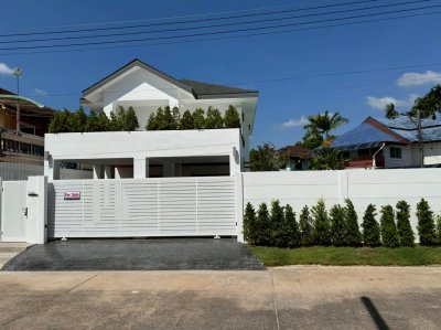 8R0732 ให้เช่า pool villa 4 ห้องนอน 4 ห้องน้ำ ราคา 100,000/เดือน โซนฉลอง