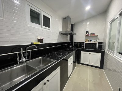 8R0739 ให้เช่าบ้านแฝดสองชั้น 3 ห้องนอน 2 ห้องน้ำ ราคา 32,000/เดือน โซนฉลอง