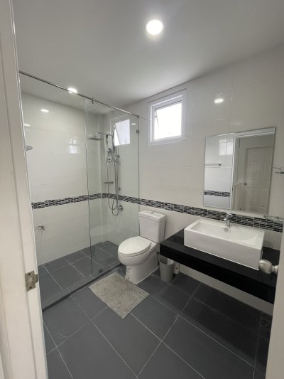 8R0739 ให้เช่าบ้านแฝดสองชั้น 3 ห้องนอน 2 ห้องน้ำ ราคา 30,000/เดือน โซนฉลอง