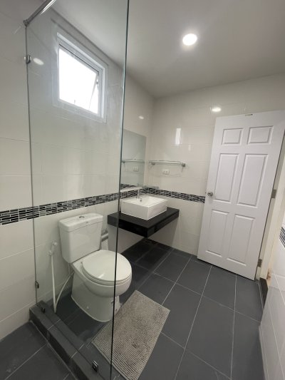 8R0739 ให้เช่าบ้านแฝดสองชั้น 3 ห้องนอน 2 ห้องน้ำ ราคา 30,000/เดือน โซนฉลอง