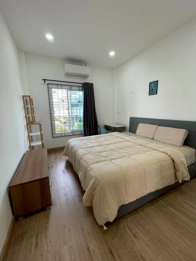 8R0765 ให้เช่าบ้านแฝดสองชั้น 2 ห้องนอน 2 ห้องน้ำ ราคา 30,000/เดือน โซนฉลอง