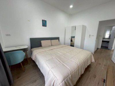8R0765 ให้เช่าบ้านแฝดสองชั้น 2 ห้องนอน 2 ห้องน้ำ ราคา 30,000/เดือน โซนฉลอง