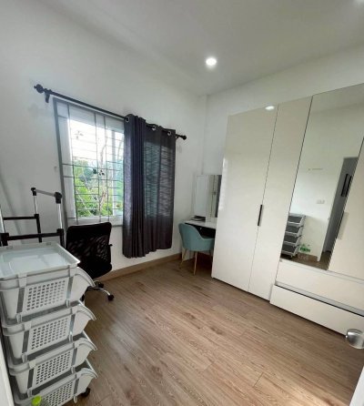 8R0765 ให้เช่าบ้านแฝดสองชั้น 2 ห้องนอน 2 ห้องน้ำ ราคา 30,000/เดือน โซนฉลอง