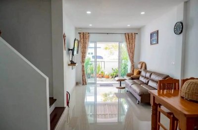 8R0767 ให้เช่าบ้านแฝดสองชั้น 3 ห้องนอน 2 ห้องน้ำ ราคา 25,000/เดือน โซนฉลอง