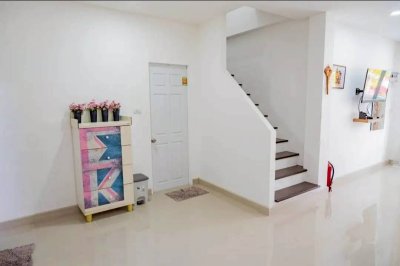8R0767 ให้เช่าบ้านแฝดสองชั้น 3 ห้องนอน 2 ห้องน้ำ ราคา 25,000/เดือน โซนฉลอง