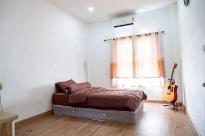 8R0767 ให้เช่าบ้านแฝดสองชั้น 3 ห้องนอน 2 ห้องน้ำ ราคา 25,000/เดือน โซนฉลอง