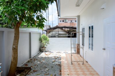 8R0784 ให้เช่าบ้านเดี่ยวสองชั้น 3 ห้องนอน 3 ห้องน้ำ ราคา 70,000/เดือน โซนฉลอง