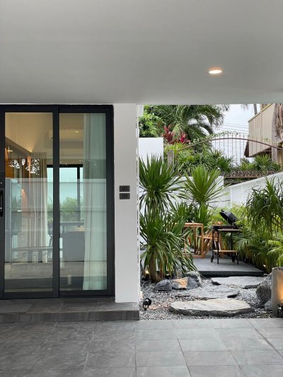 8R0808 ให้เช่าบ้านแฝดชั้นเดียว 2 ห้องนอน 2 ห้องน้ำ ราคา 55,000/เดือน โซนฉลอง