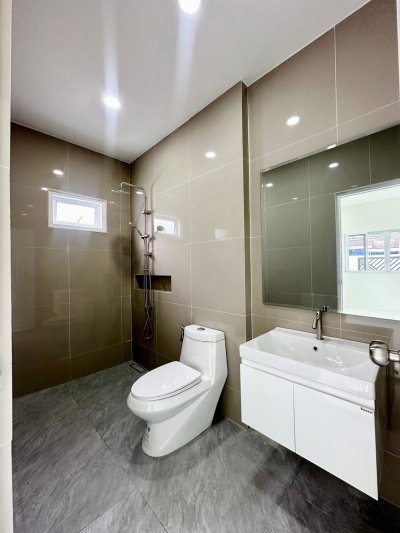 8R0810 ให้เช่าบ้านเดี่ยวชั้นเดียว 3 ห้องนอน 2 ห้องน้ำ ราคา 45,000/เดือน โซนฉลอง