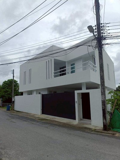 8R0812 ให้เช่า pool villa 4 ห้องนอน 4 ห้องน้ำ ราคา 150,000/เดือน โซนฉลอง