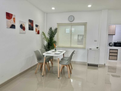 8R0814 ให้เช่าบ้านเดี่ยวสองชั้น 3 ห้องนอน 2 ห้องน้ำ ราคา 35,000/เดือน โซนฉลอง