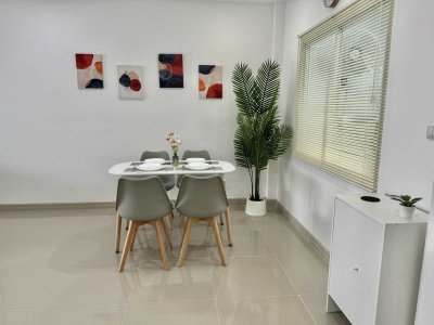 8R0814 ให้เช่าบ้านเดี่ยวสองชั้น 3 ห้องนอน 2 ห้องน้ำ ราคา 35,000/เดือน โซนฉลอง