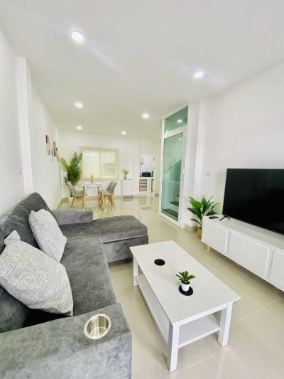 8R0814 ให้เช่าบ้านเดี่ยวสองชั้น 3 ห้องนอน 2 ห้องน้ำ ราคา 35,000/เดือน โซนฉลอง