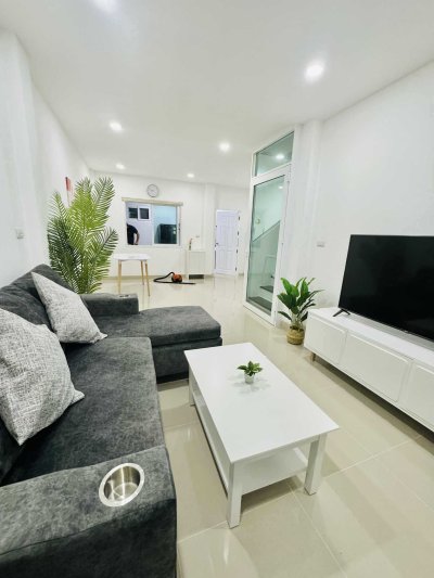 8R0814 ให้เช่าบ้านเดี่ยวสองชั้น 3 ห้องนอน 2 ห้องน้ำ ราคา 35,000/เดือน โซนฉลอง