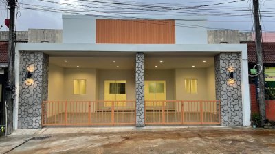 8R0818 ให้เช่าบ้านแฝดชั้นเดียว 2 ห้องนอน 1 ห้องน้ำ ราคา 25,000/เดือน โซนฉลอง