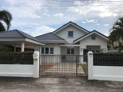 8R0828 ให้เช่าบ้านเดี่ยวชั้นเดียว 3 ห้องนอน 2 ห้องน้ำ ราคา 30,000/เดือน โซนฉลอง