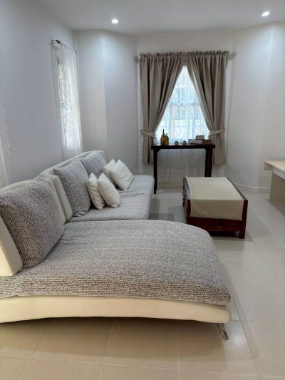 8R0836 ให้เช่าบ้านเดี่ยวสองชั้น 3 ห้องนอน 3 ห้องน้ำ ราคา 69,000/เดือน โซนฉลอง