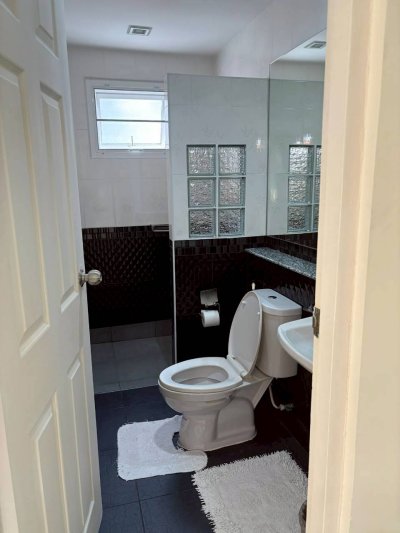 8R0836 ให้เช่าบ้านเดี่ยวสองชั้น 3 ห้องนอน 3 ห้องน้ำ ราคา 69,000/เดือน โซนฉลอง