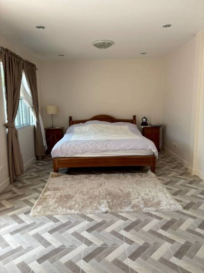 8R0836 ให้เช่าบ้านเดี่ยวสองชั้น 3 ห้องนอน 3 ห้องน้ำ ราคา 69,000/เดือน โซนฉลอง