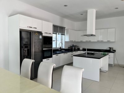 8R0841 Pool villa for rent 5 bedroom 6 bathroom 100,000/month at chalong