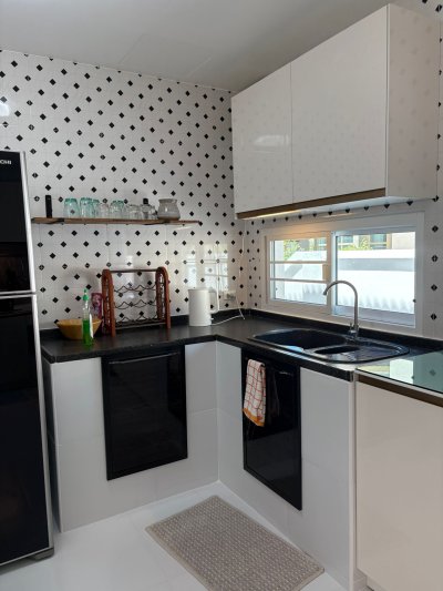 8R0846 ให้เช่าบ้านเดี่ยวสองชั้น 3 ห้องนอน 2 ห้องน้ำ ราคา 65,000/เดือน โซนฉลอง