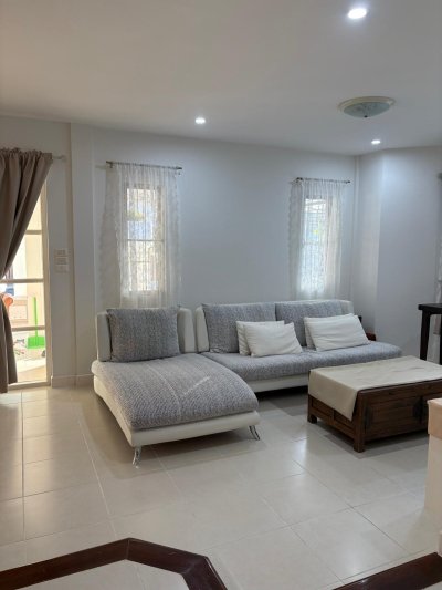 8R0846 ให้เช่าบ้านเดี่ยวสองชั้น 3 ห้องนอน 2 ห้องน้ำ ราคา 65,000/เดือน โซนฉลอง