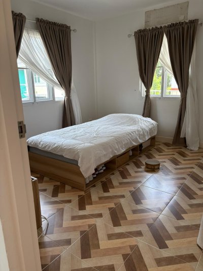 8R0846 ให้เช่าบ้านเดี่ยวสองชั้น 3 ห้องนอน 2 ห้องน้ำ ราคา 65,000/เดือน โซนฉลอง