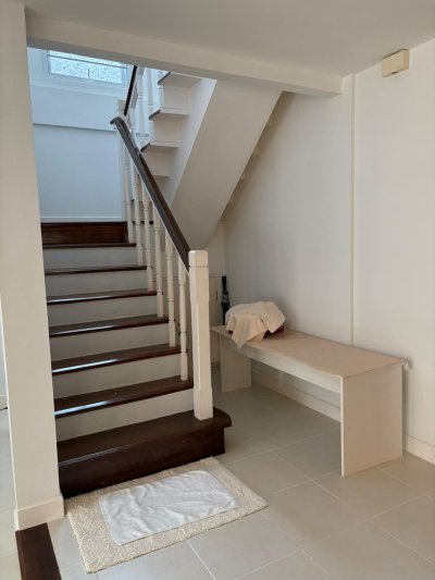 8R0846 ให้เช่าบ้านเดี่ยวสองชั้น 3 ห้องนอน 2 ห้องน้ำ ราคา 65,000/เดือน โซนฉลอง