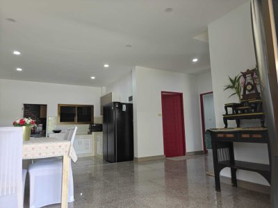 8R0859 ให้เช่าบ้านเดี่ยวสองชั้น 3 ห้องนอน 3 ห้องน้ำ ราคา 62,000/เดือน โซนฉลอง