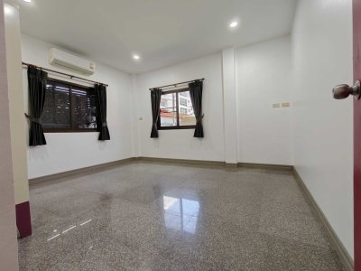 8R0859 ให้เช่าบ้านเดี่ยวสองชั้น 3 ห้องนอน 3 ห้องน้ำ ราคา 62,000/เดือน โซนฉลอง