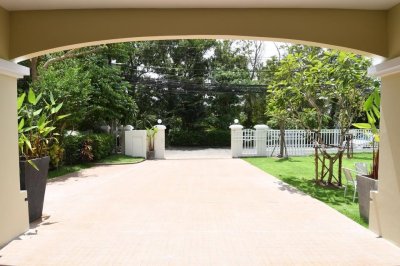 8R0860 ให้เช่าบ้านเดี่ยวสองชั้น 4 ห้องนอน 4 ห้องน้ำ ราคา 100,000/เดือน โซนฉลอง