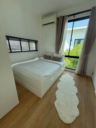 8R0865 ให้เช่าบ้านเดี่ยวสองชั้น 3 ห้องนอน 4 ห้องน้ำ ราคา 65,000/เดือน โซนฉลอง