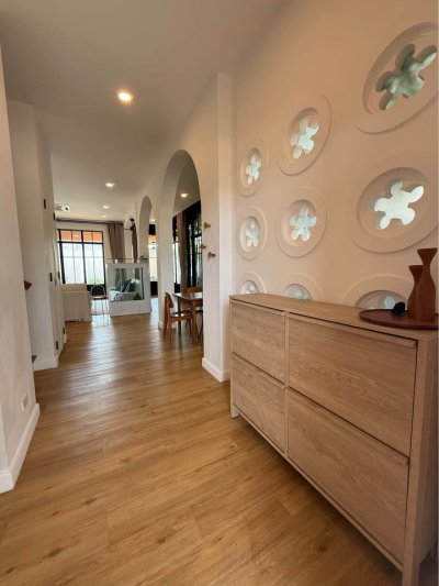 8R0865 ให้เช่าบ้านเดี่ยวสองชั้น 3 ห้องนอน 4 ห้องน้ำ ราคา 65,000/เดือน โซนฉลอง