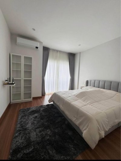 8R0868 ให้เช่าบ้านแฝดสองชั้น 2 ห้องนอน 3 ห้องน้ำ ราคา 50,000/เดือน โซนฉลอง