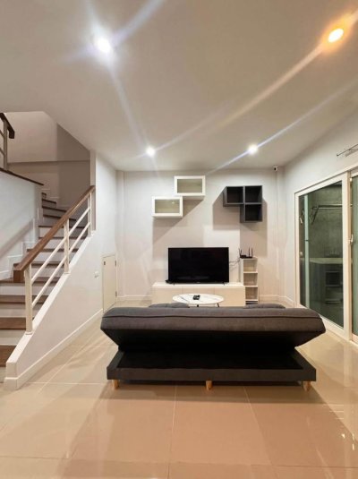 8R0868 ให้เช่าบ้านแฝดสองชั้น 2 ห้องนอน 3 ห้องน้ำ ราคา 50,000/เดือน โซนฉลอง